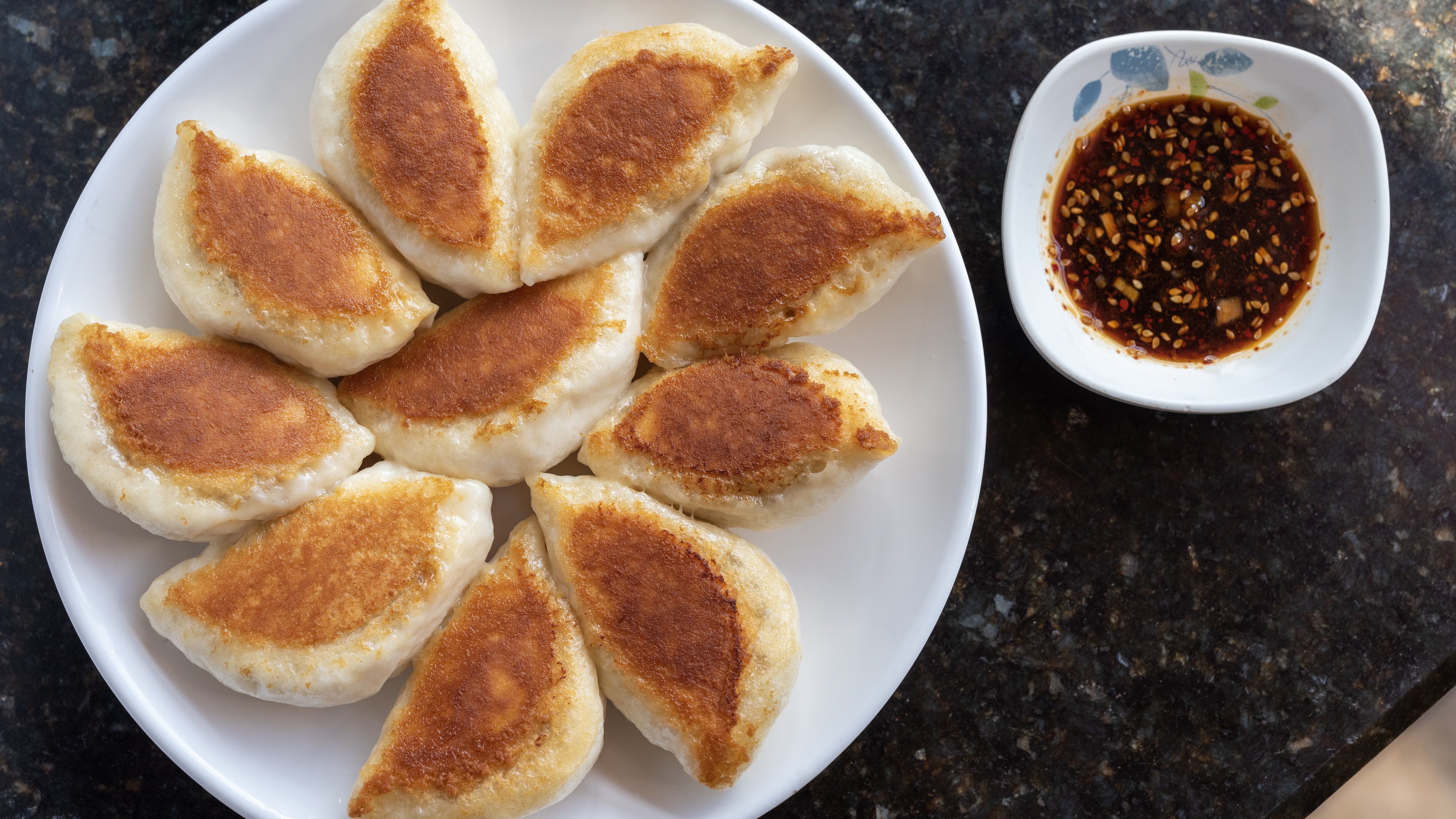 Pan Fried Bun 生煎包