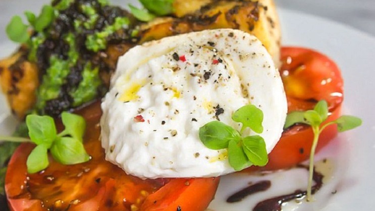 Fresh and Creamy Burrata Salad